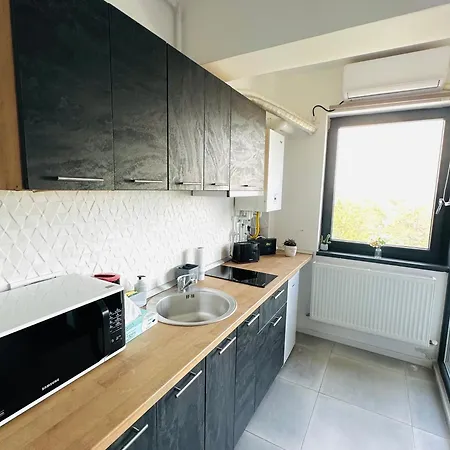 & Studiouri Calypso * إيفوري نورد